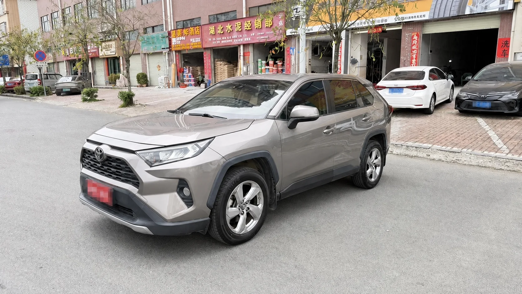 Grey Toyota RAV4 verified for a SauriVehicle sourcing project