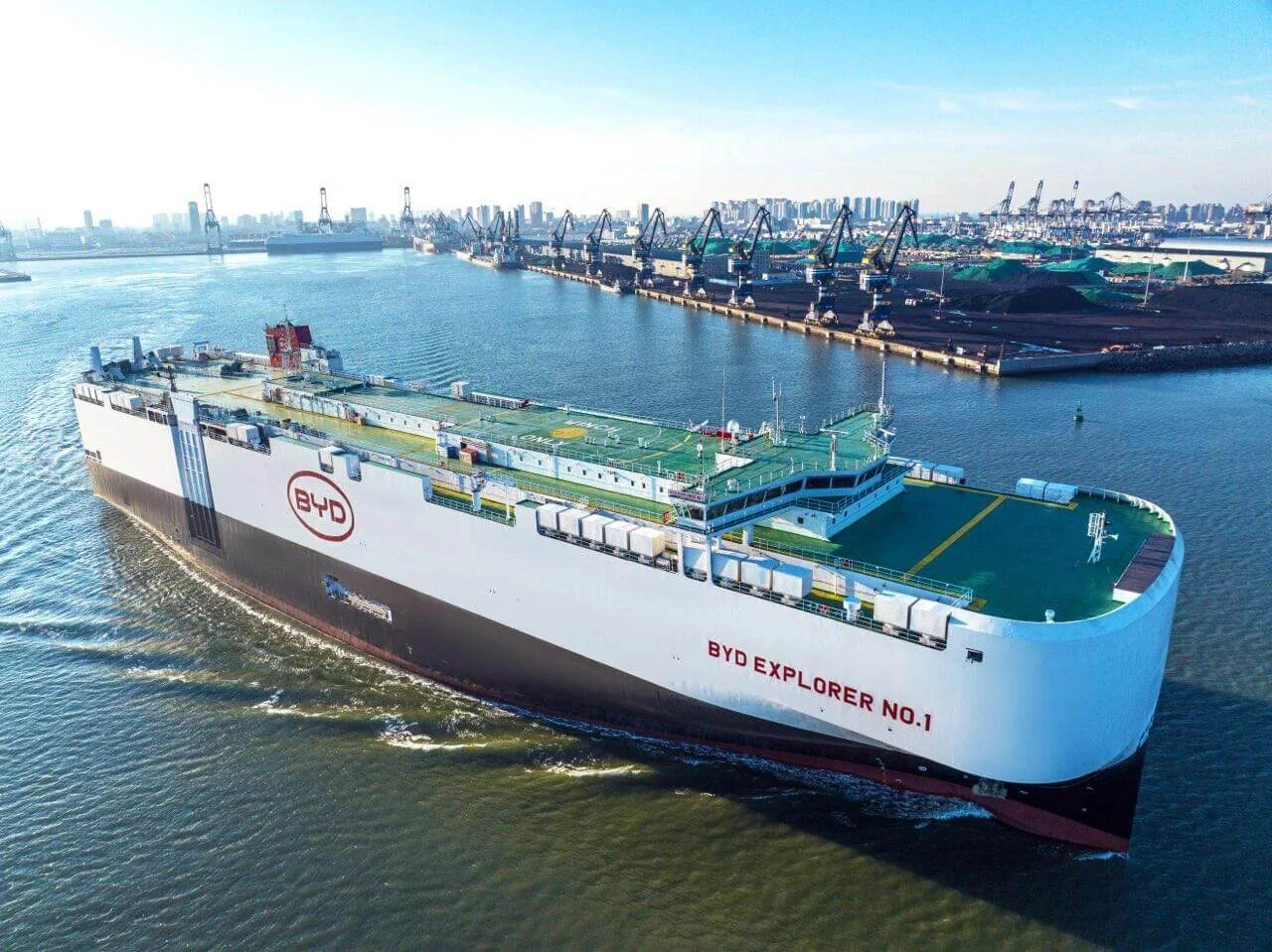 RoRo vehicle carrier leaving a port in China