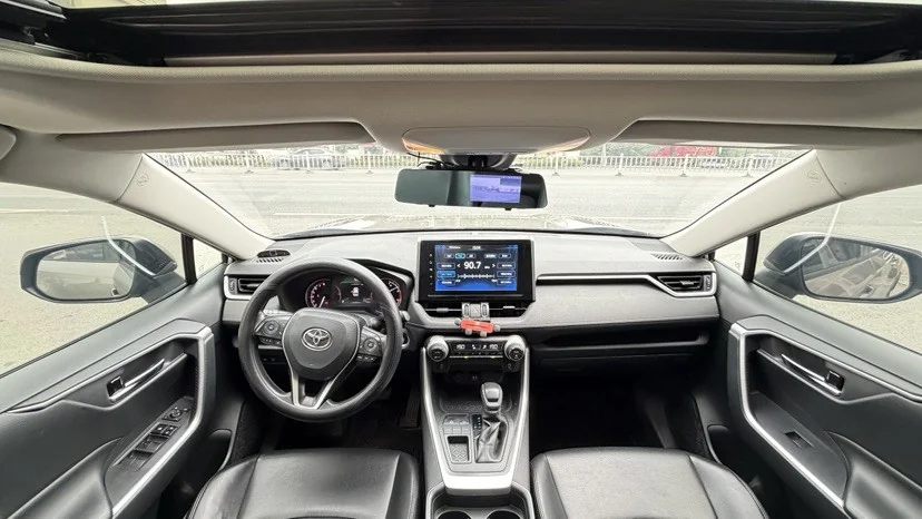 Dashboard and front cabin of the verified Toyota RAV4