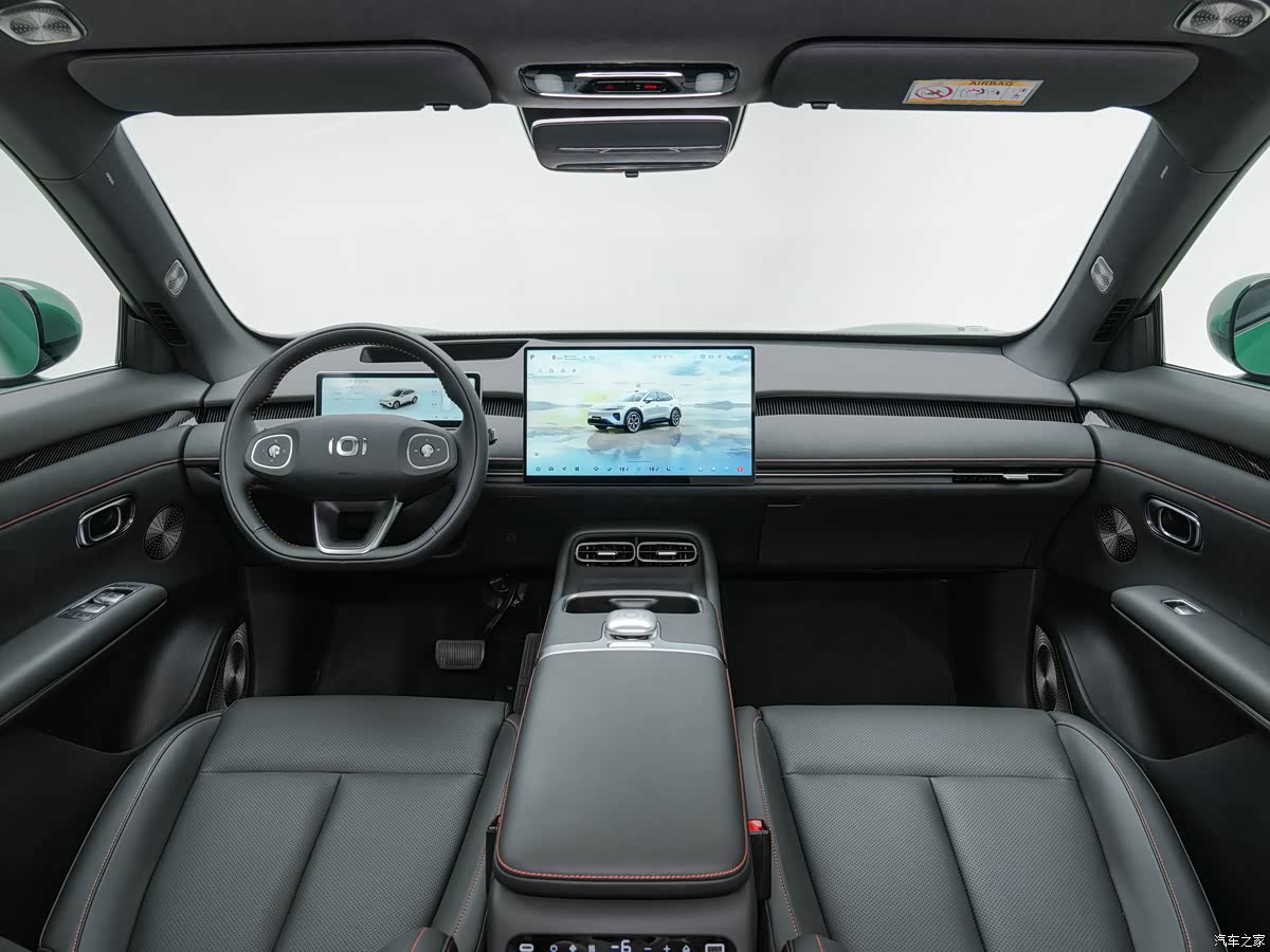 Changan Qiyuan Q06 dashboard with digital instruments and a floating central touchscreen