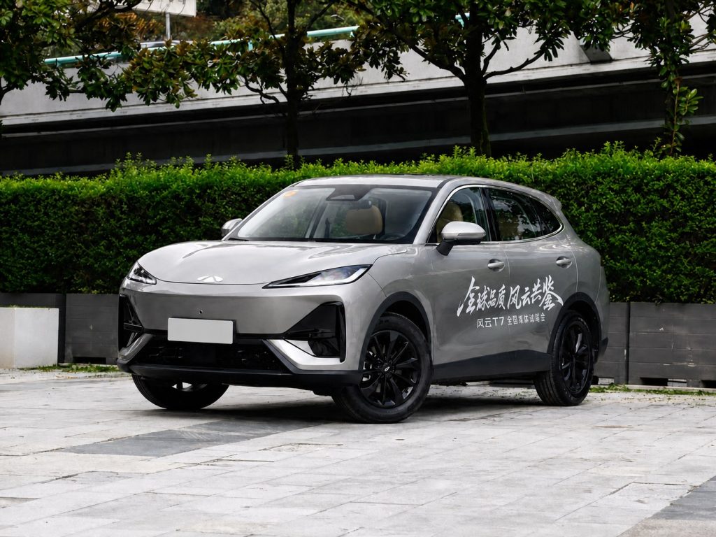 Silver Chery Fulwin T7 compact electric SUV in a front three-quarter view