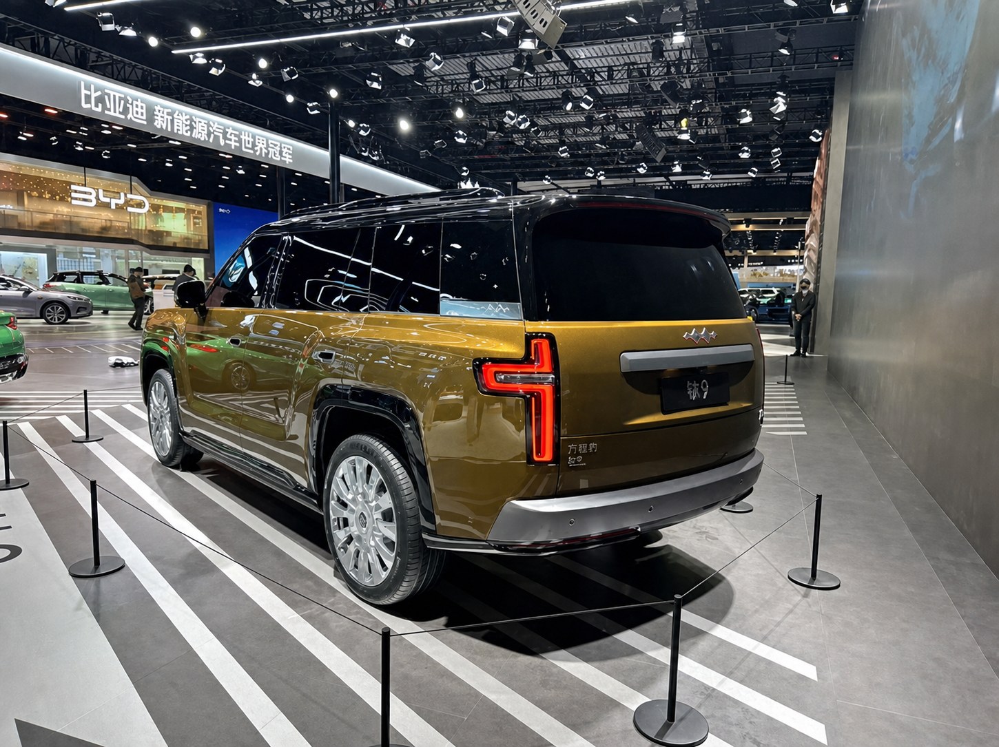 Rear three-quarter view of the gold Fangchengbao Tai 9