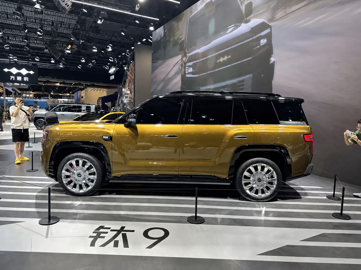 Side profile of the gold Fangchengbao Tai 9 large plug-in hybrid SUV