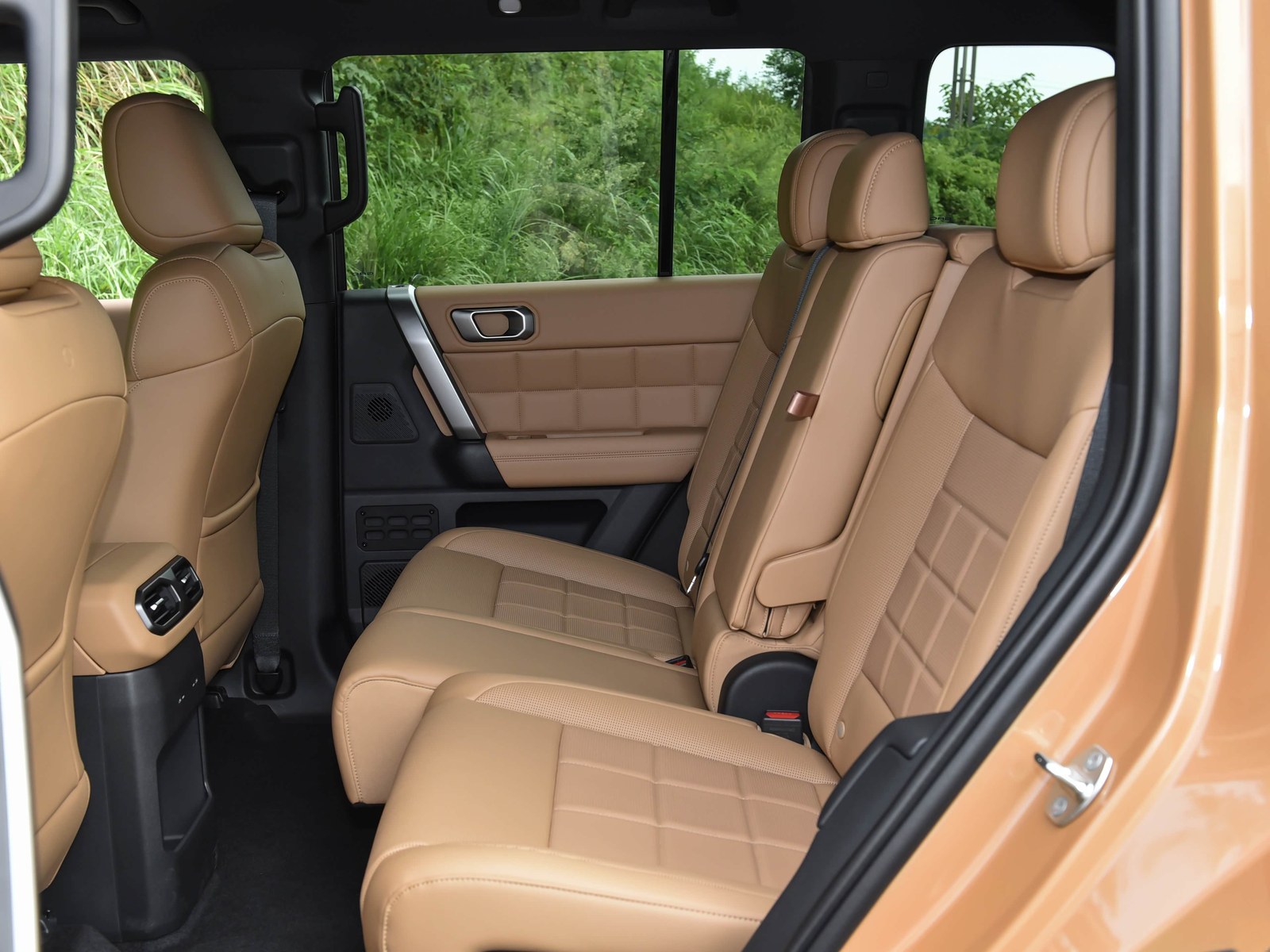 Second-row seats inside the GAC Trumpchi Yue 7