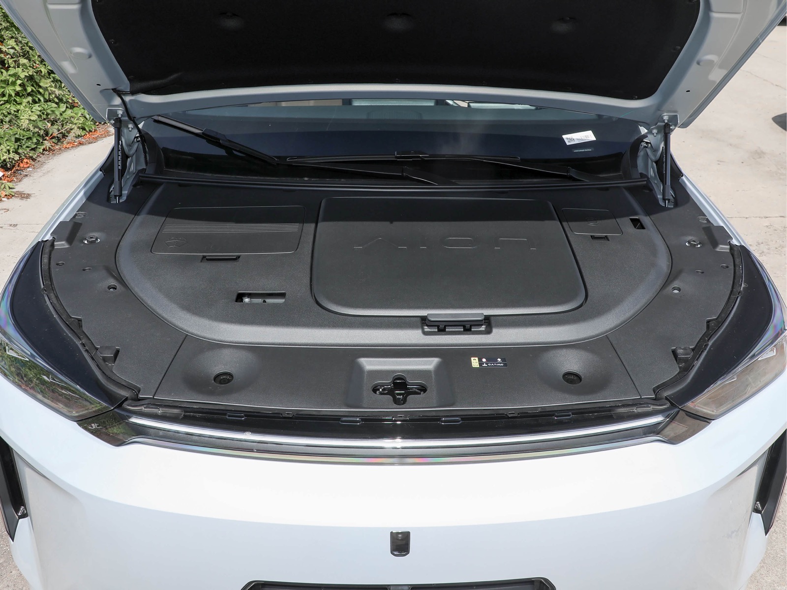 Front compartment under the hood of the current AION i60