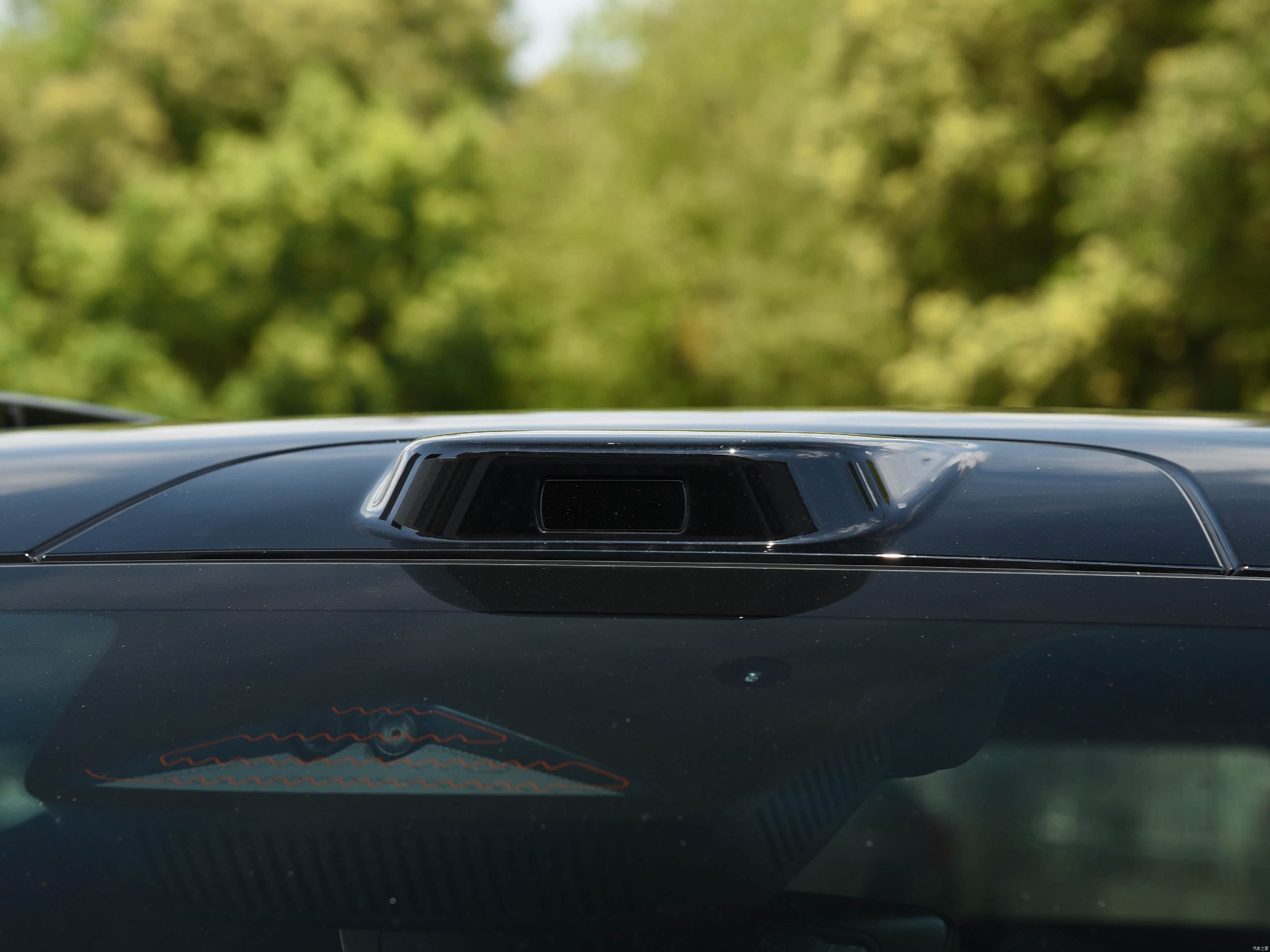 Roof-mounted lidar unit on the Cadillac XT5 PHEV