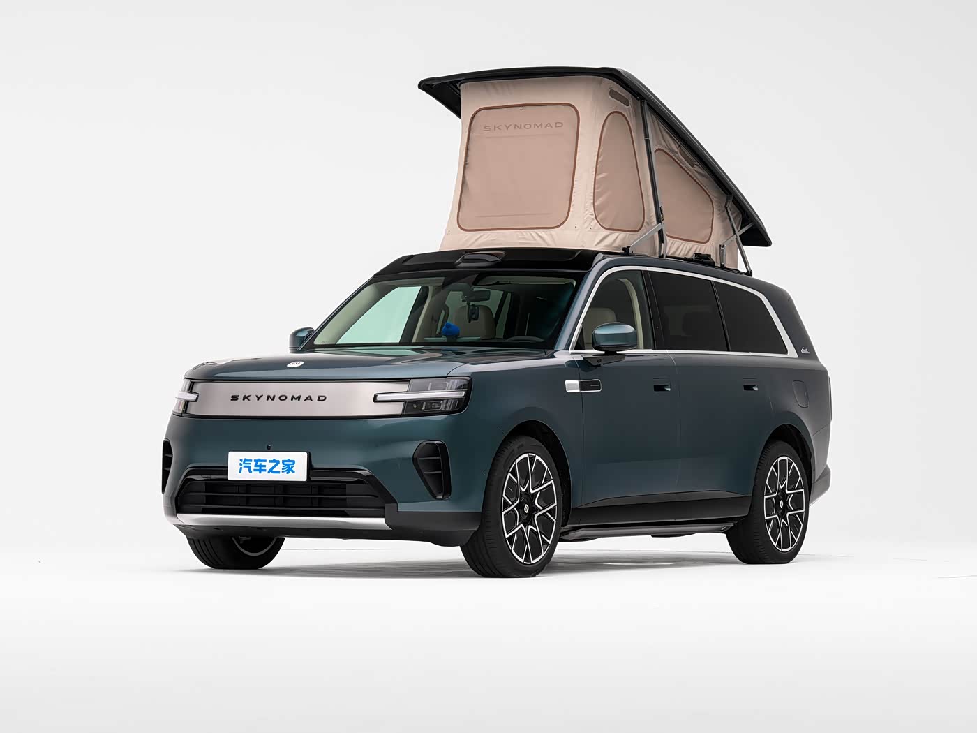 Xiaomi SkyNomad N90 Max Explorer with its electric pop-up roof raised