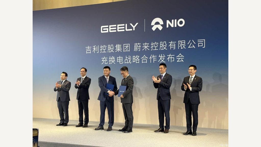 Nio and Geely representatives at the charging and battery-swap partnership announcement