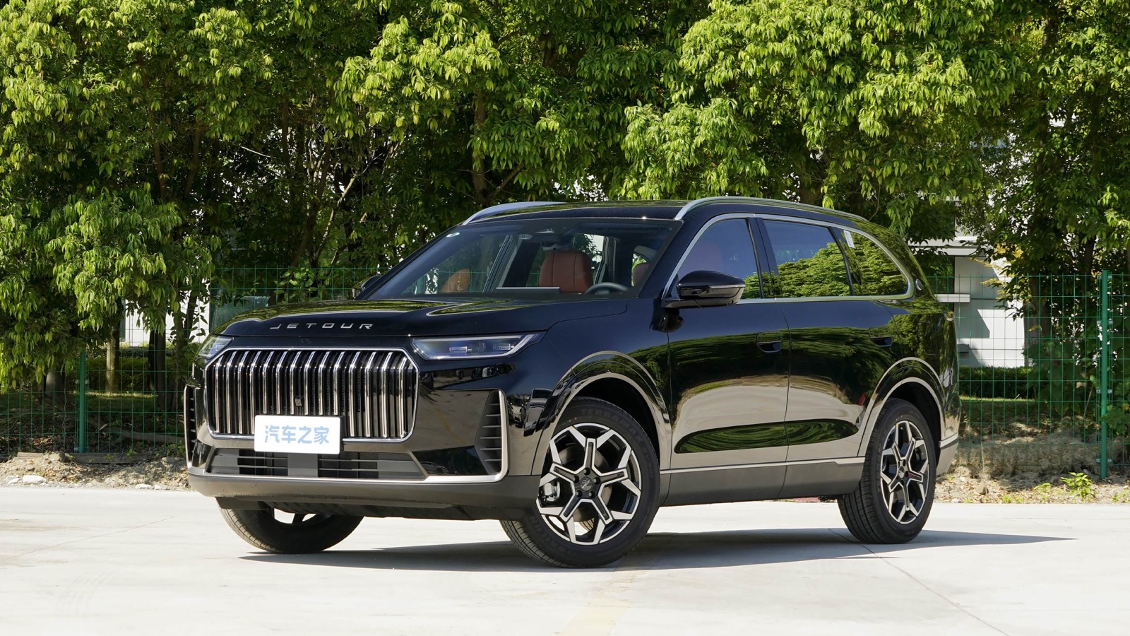 Black all-new Jetour X90 shown from the front three-quarter angle