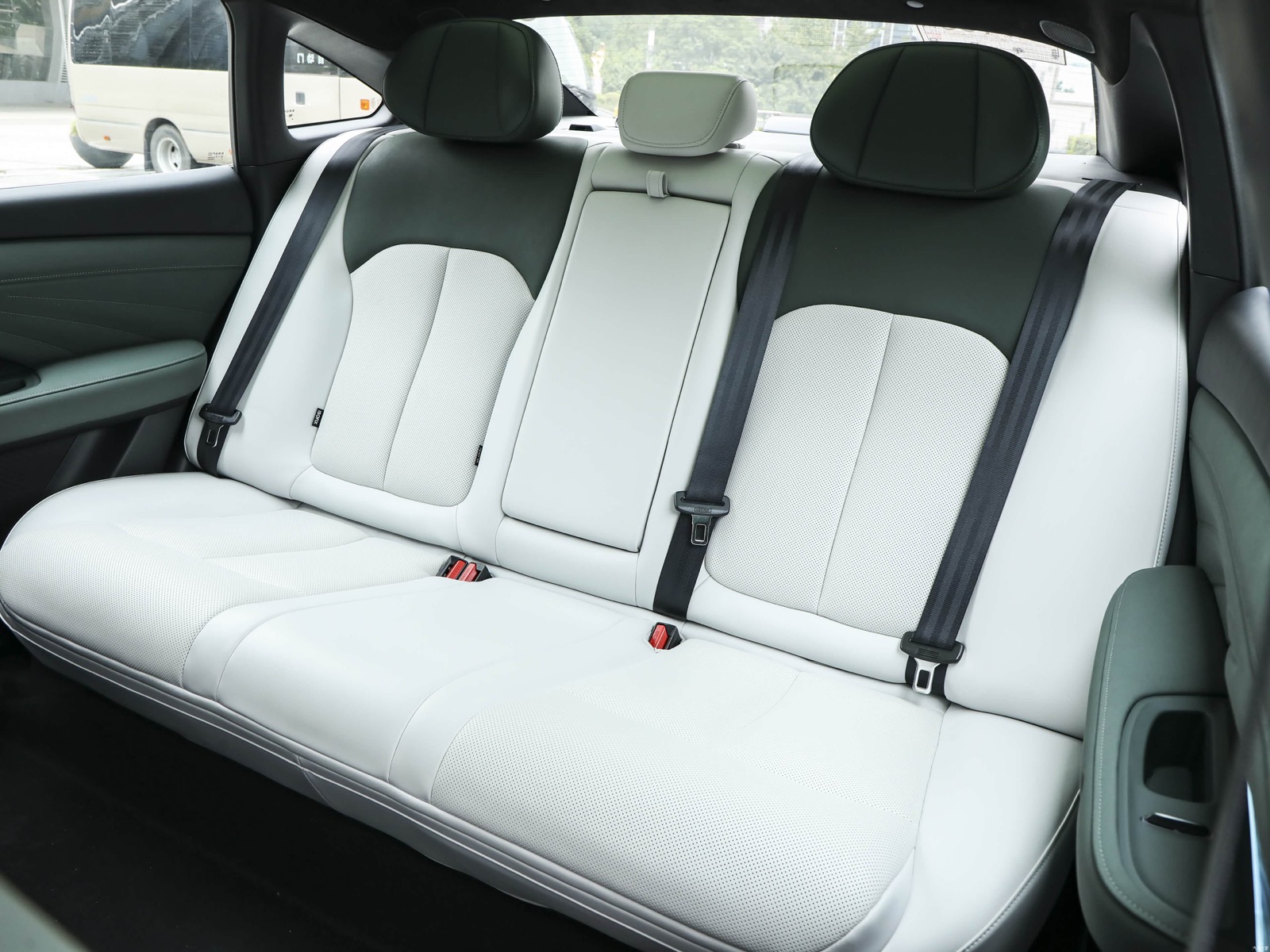 Rear seats in the updated Nissan N7