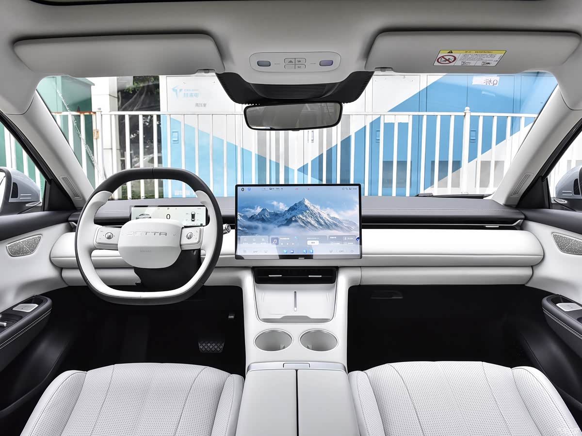Jetta M6 cabin with digital instruments and a 15.6-inch centre display