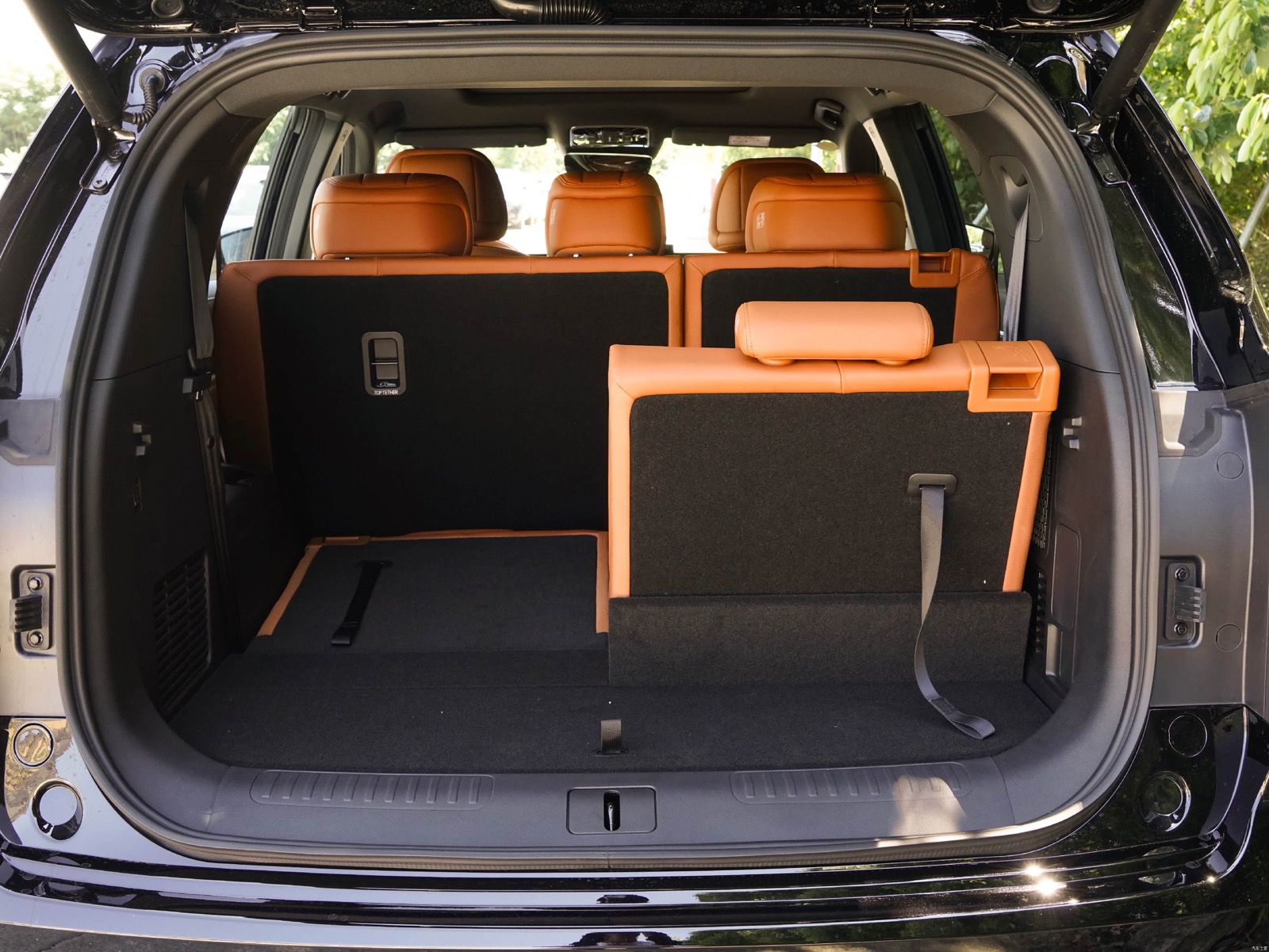 All-new Jetour X90 cargo area with split rear seats