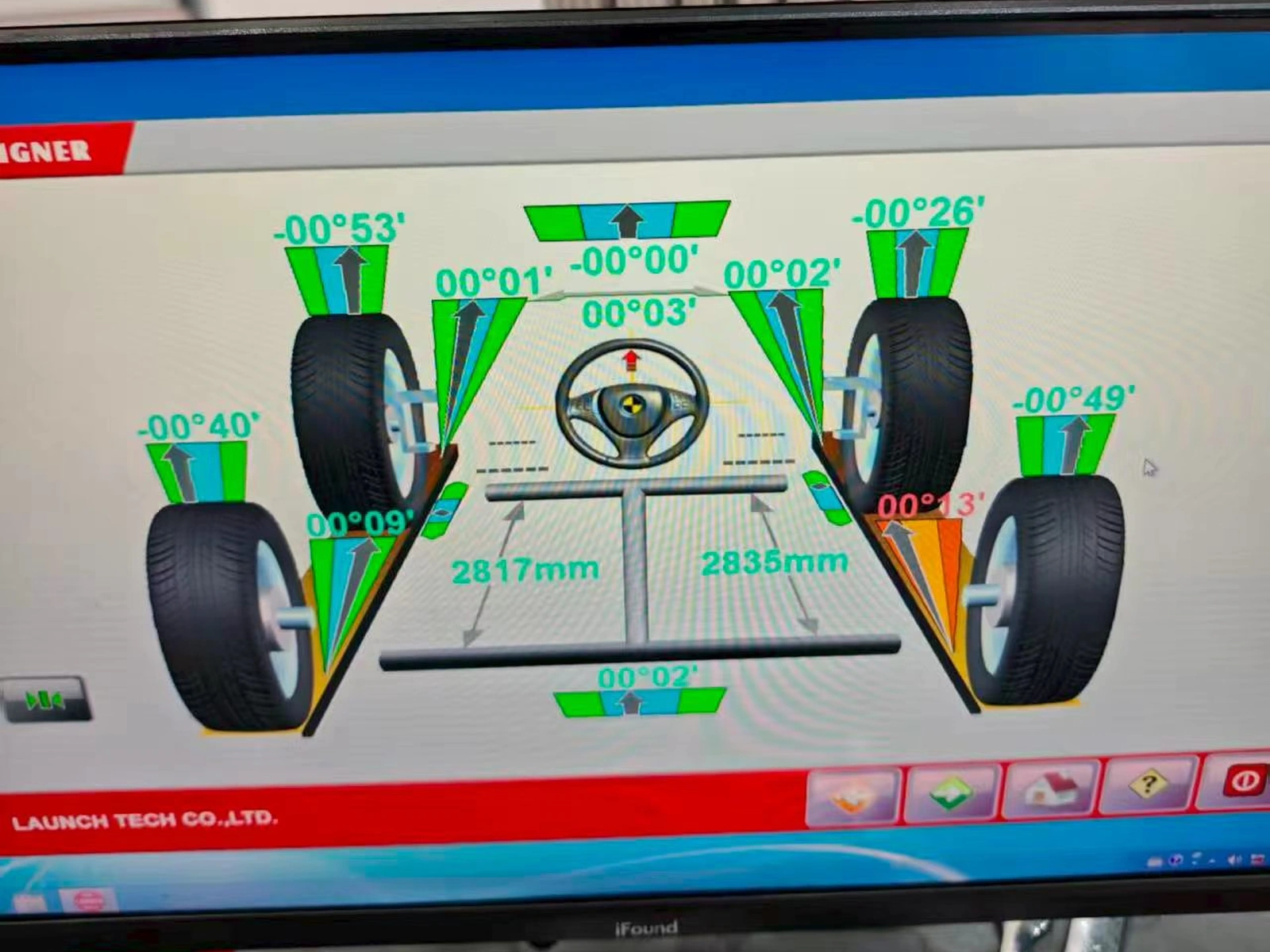 Pre-repair wheel-alignment screen showing a red right-rear reading of 00 degrees 13 arcminutes
