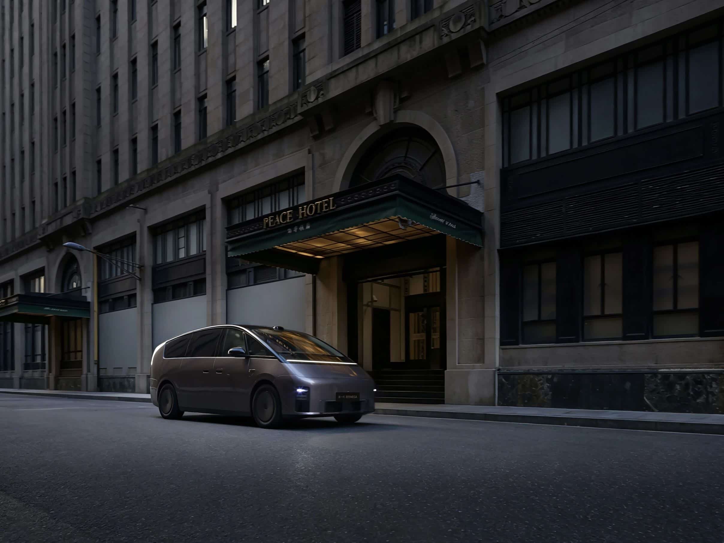 Amethyst Gray Li Auto MEGA electric MPV in a front three-quarter view