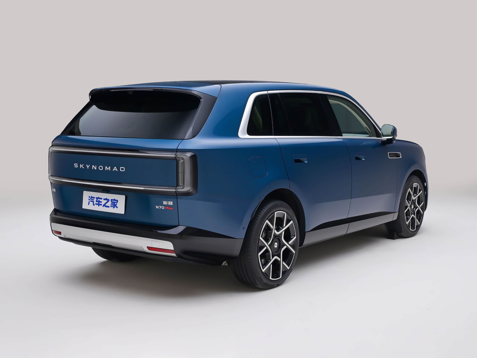 Blue Xiaomi Sky Nomad N70 Max range-extended SUV viewed from the rear