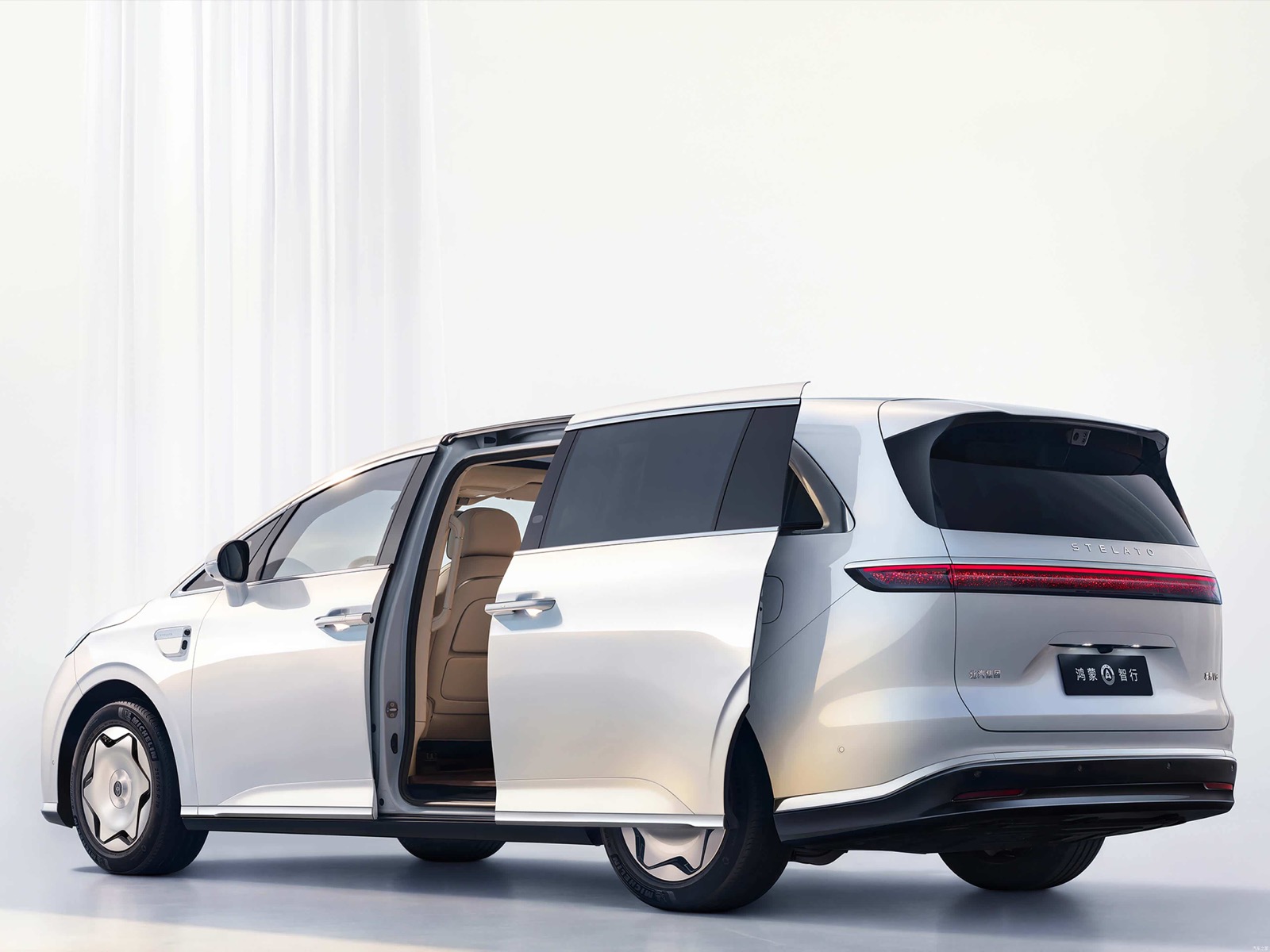 Stelato V8 with its electric sliding door open