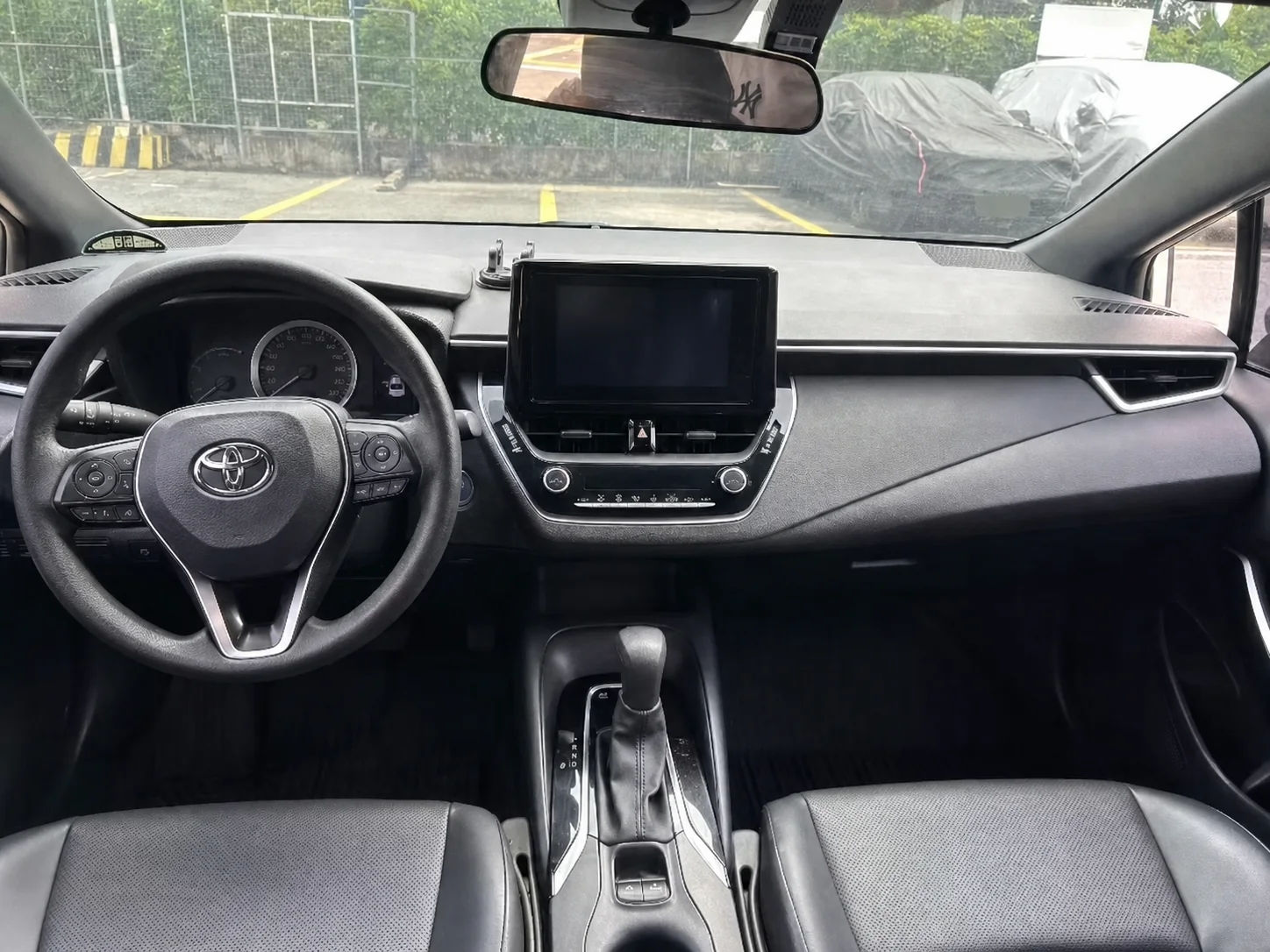 Dashboard, steering wheel and front cabin of a Toyota Levin