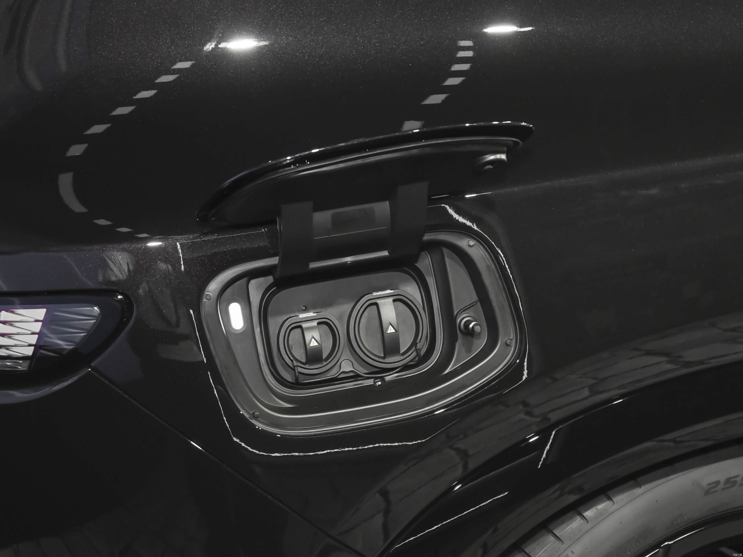 Open charging port on the Volkswagen ID. UNYX 08 Lieying electric SUV