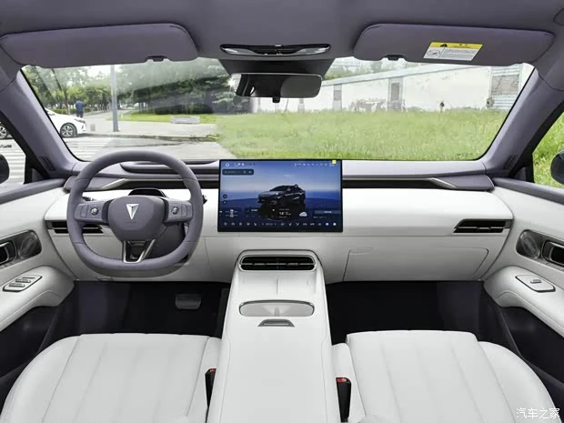 White cabin of the 2027 Deepal L06 electric sedan
