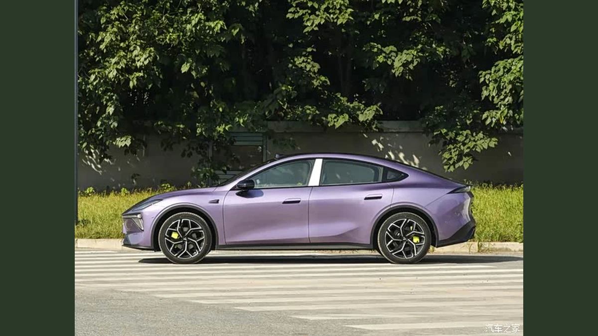 Purple 2027 Deepal L06 electric sedan shown in side profile