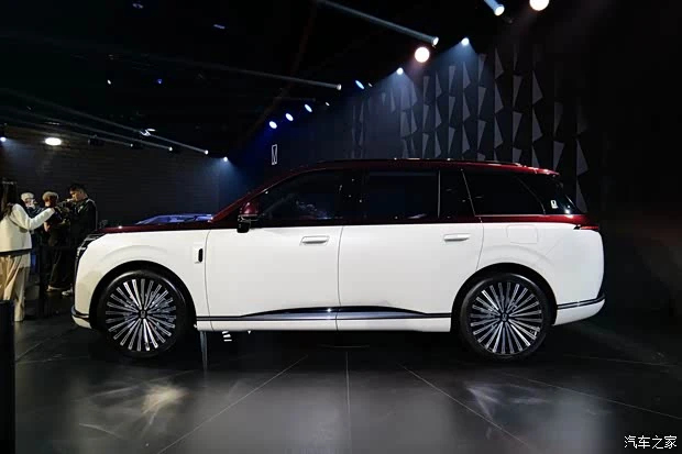 White Avatr T09 concept shown from the side