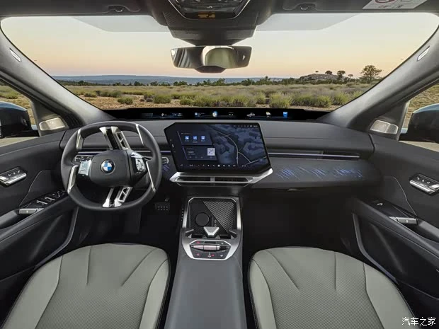 BMW iX4 cockpit with panoramic iDrive and central touchscreen