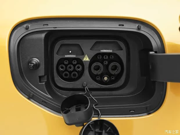 Charging port on the Deepal L06 electric sedan