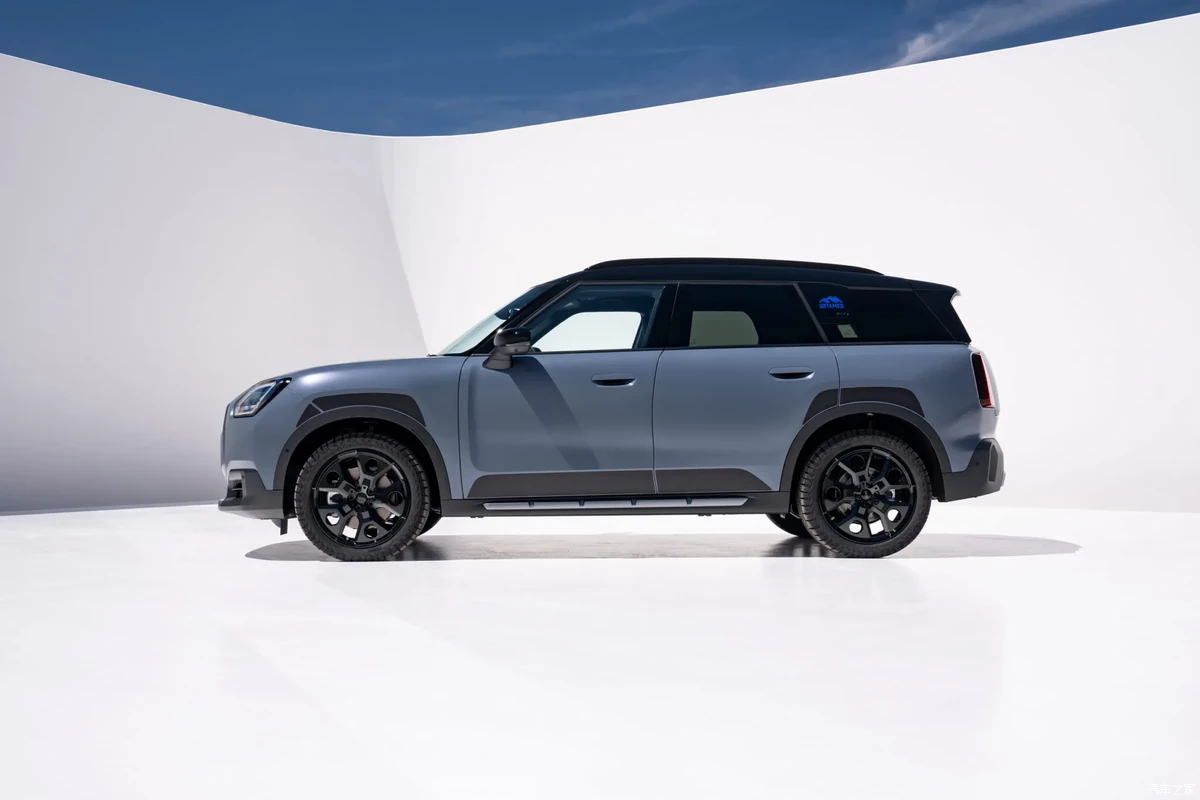 Side profile of the MINI Countryman Untamed Edition