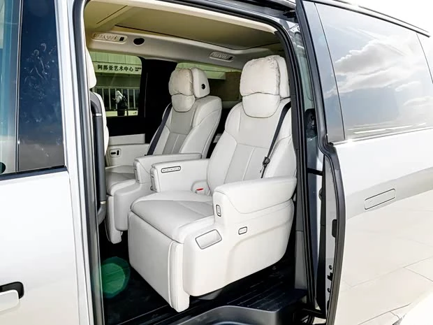 Vehicle cabin with second-row rotating seats